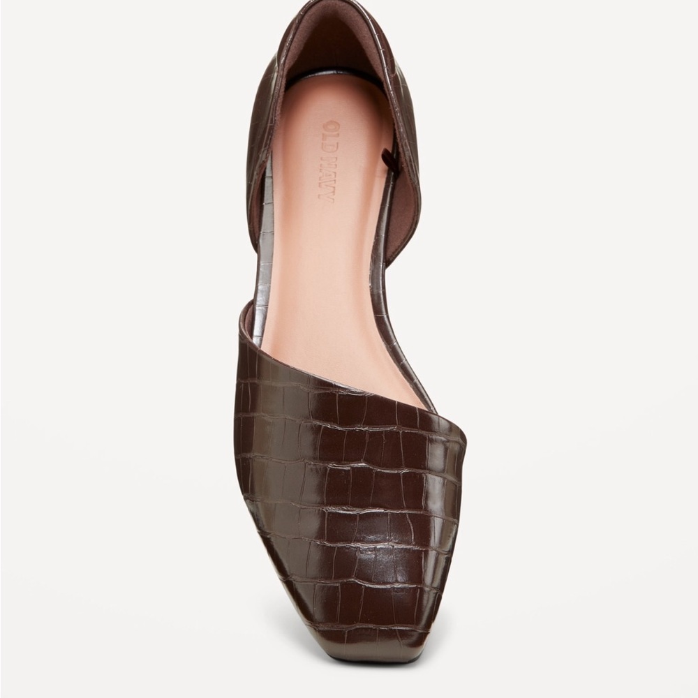 Old Navy Women's Brown D’Orsay flats for women size 6.
Brand new without tags.